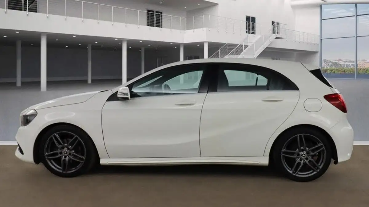2018-mercedes-benz-a-class-15d-a180d-amg-line-109ps-ss-hatchback-5d-big-9