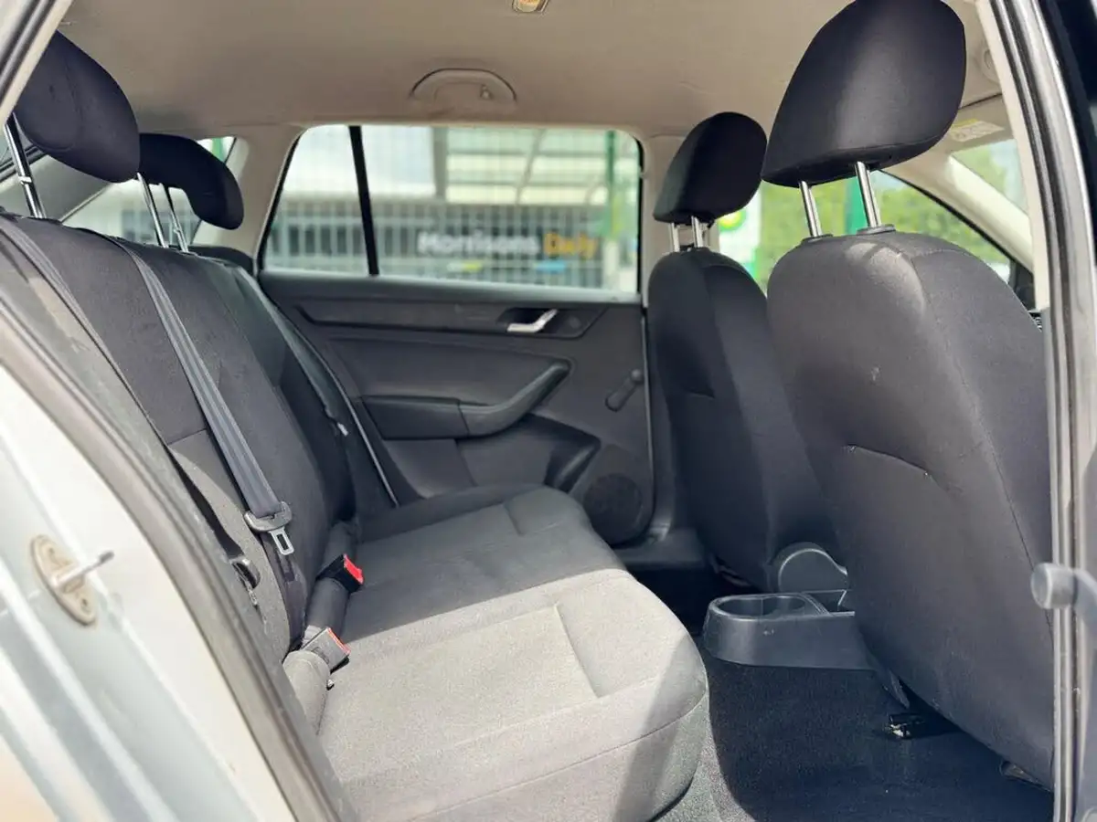 2016-skoda-rapid-spaceback-14tdi-s-big-36