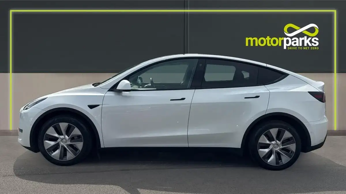 2022-tesla-model-y-e-long-range-big-5