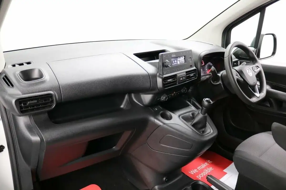 2021-vauxhall-combo-15cdti-dynamic-2300-100pseu6dt-l2h1-panel-big-24
