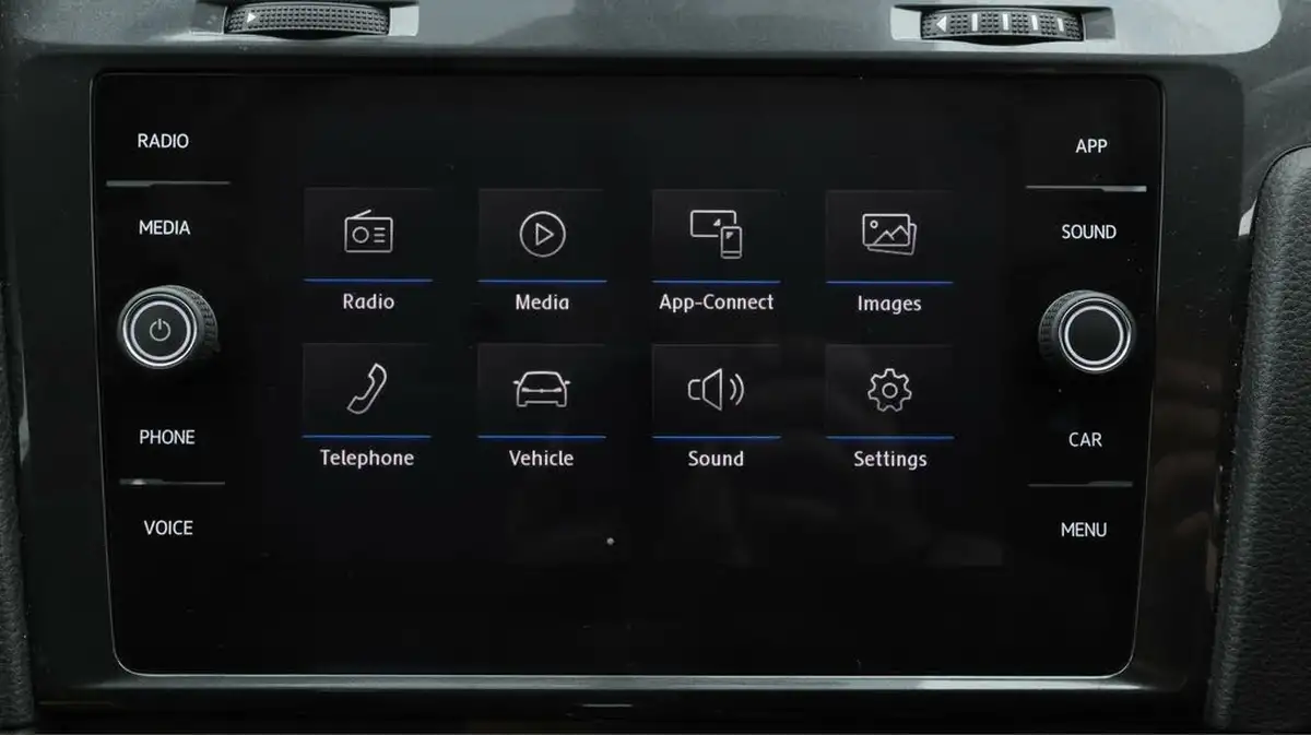 2019-volkswagen-golf-16tdi-se-hatchback-5d-dsg-big-10