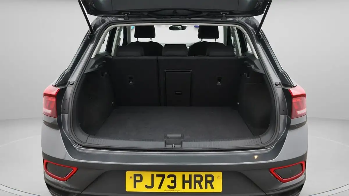 2023-volkswagen-t-roc-10-tsi-life-big-17