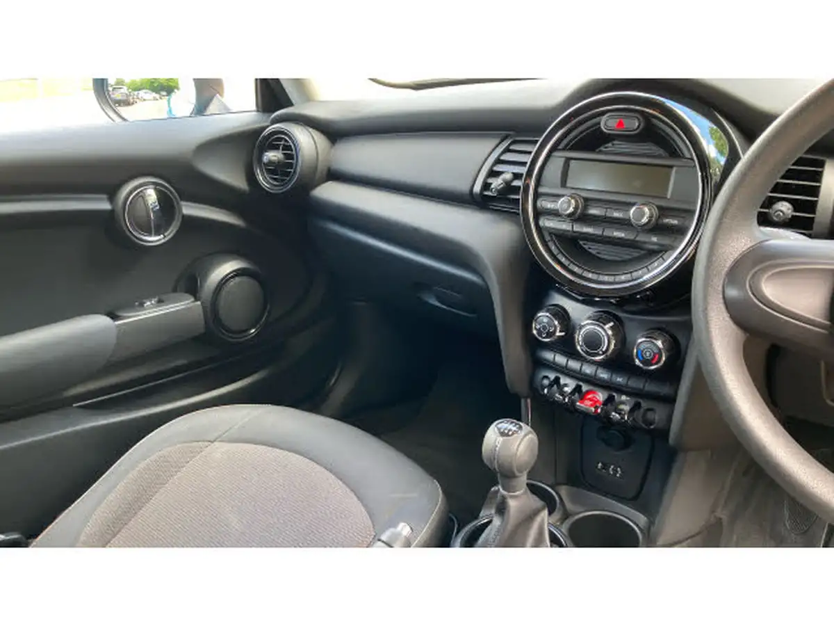 2017-mini-cooper-12-one-3d-big-13