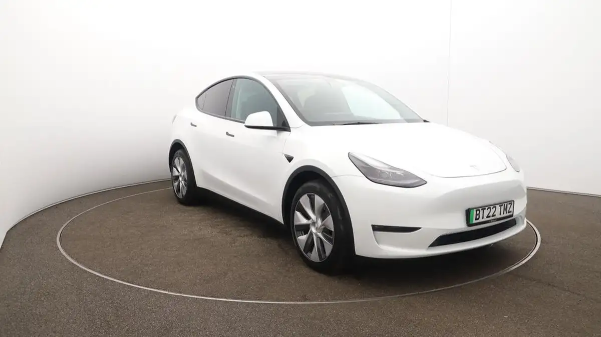 2022-tesla-model-y-e-long-range-big-45