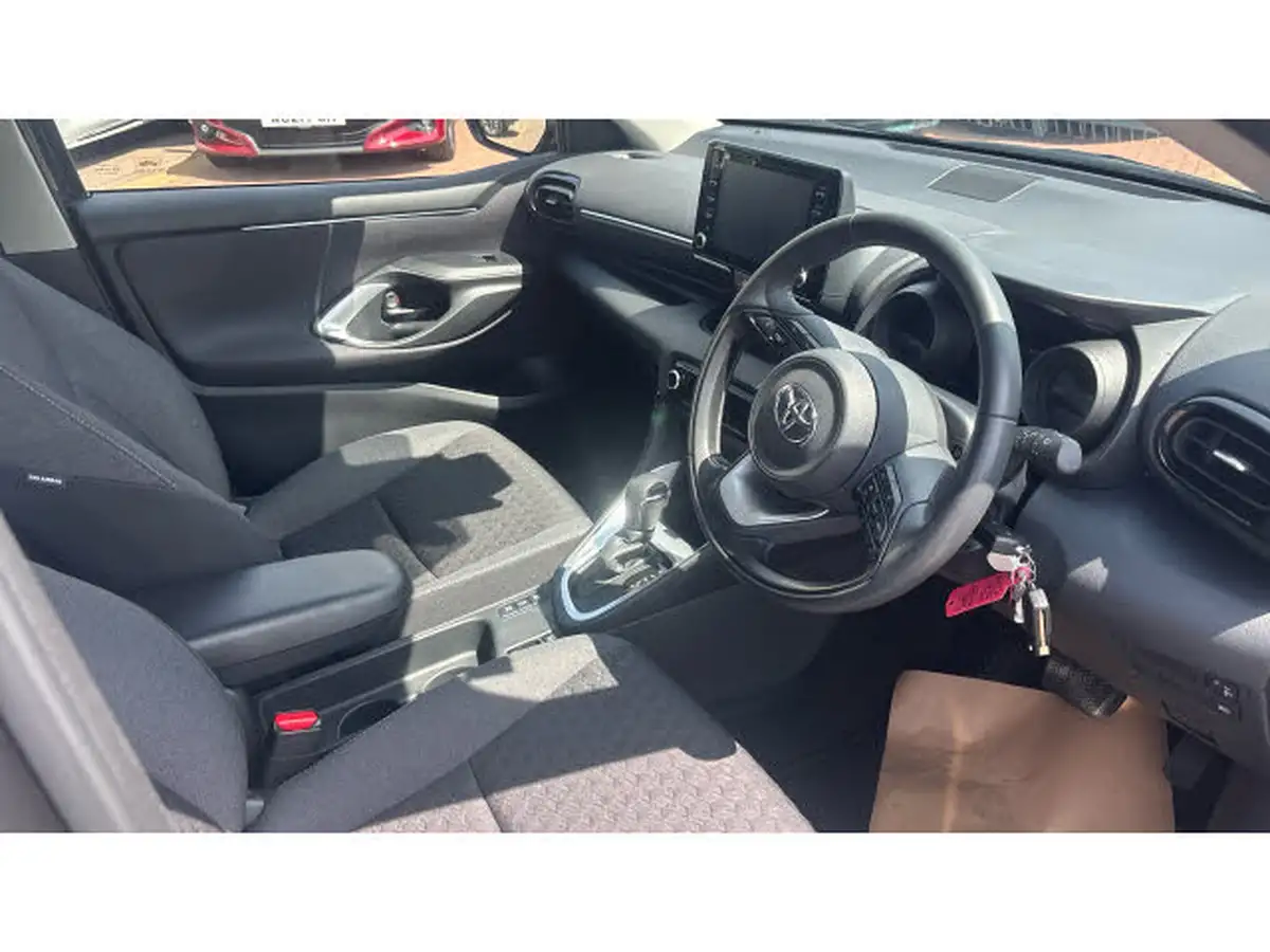 2023-toyota-yaris-15-vvt-i-design-big-10