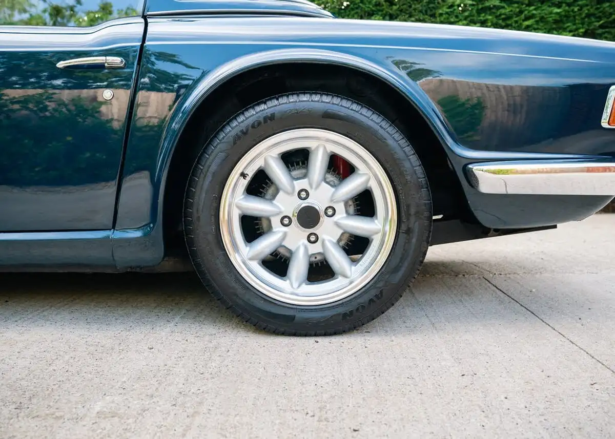 1973-triumph-tr6-roadster-rwd-big-36