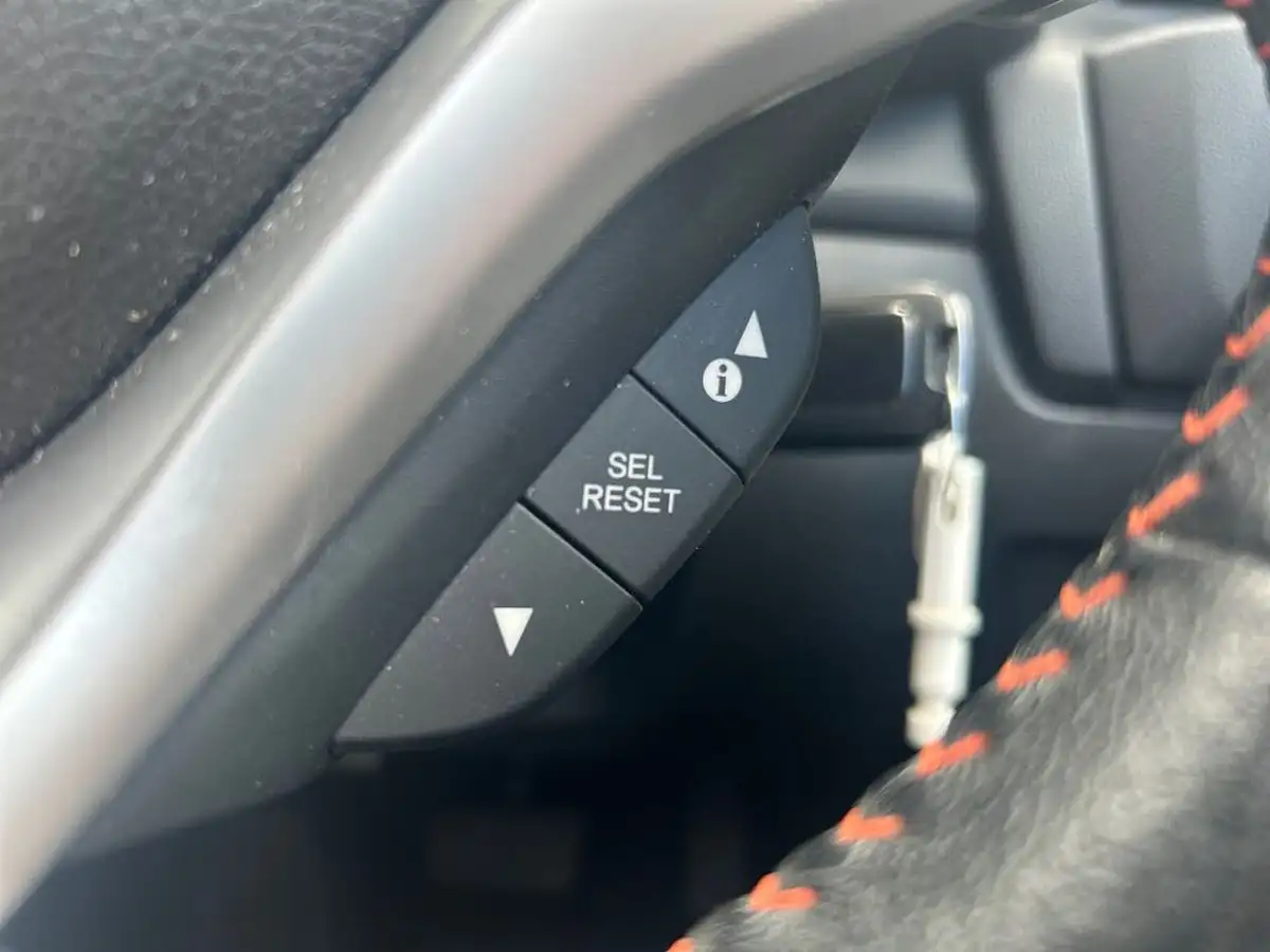 2018-honda-jazz-15-i-vtec-sport-cvt-big-21
