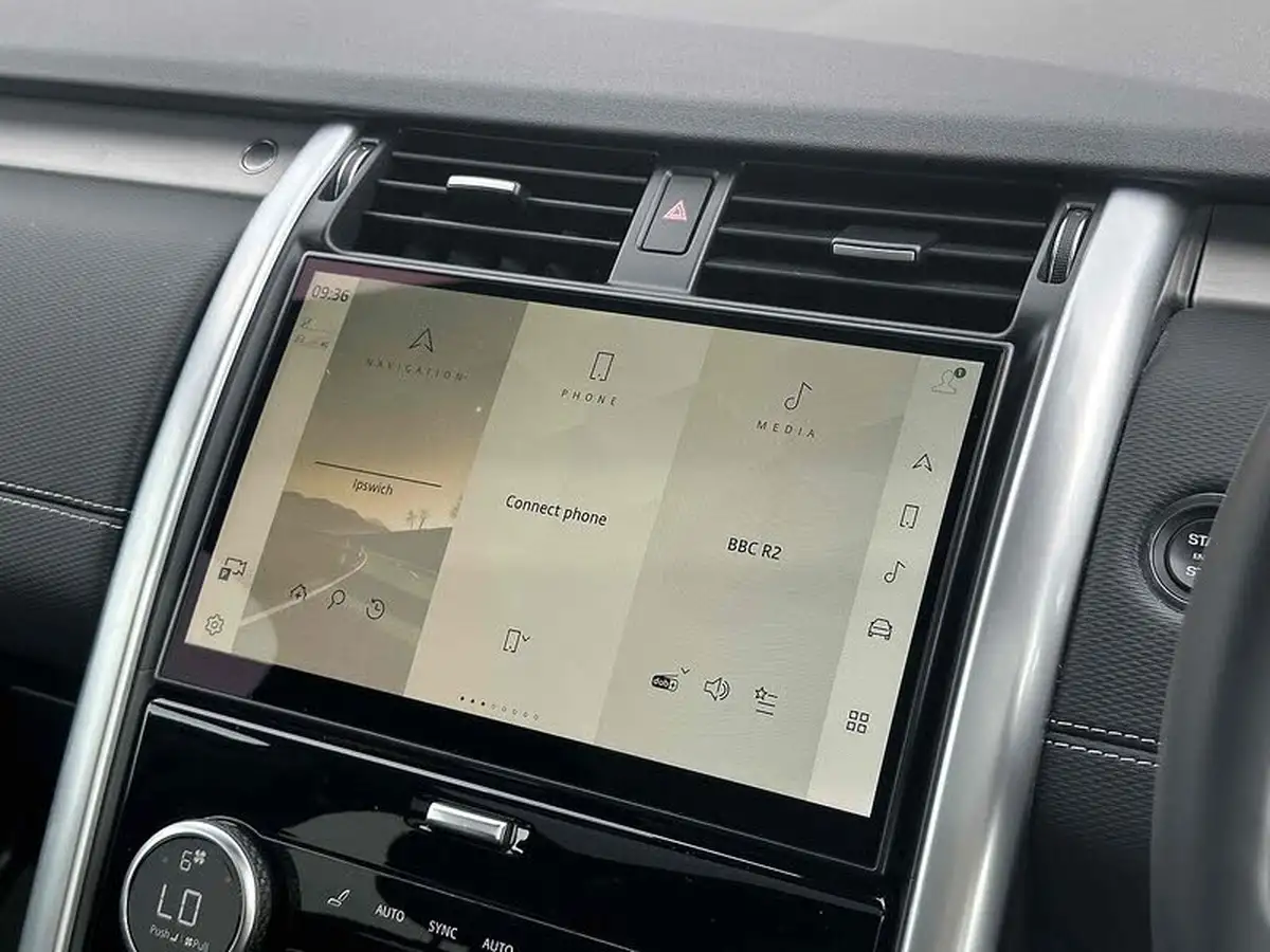 2023-land-rover-discovery-30-d300-dynamic-hse-big-34