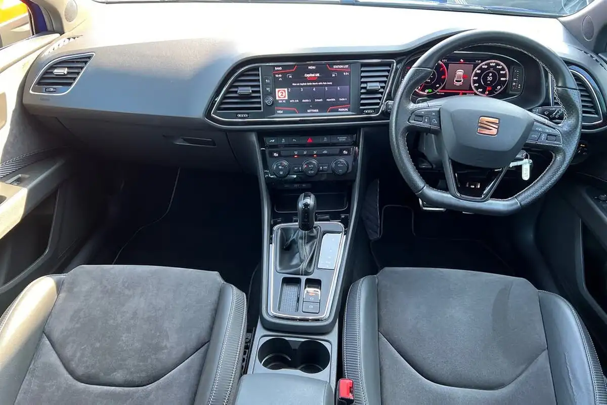 2020-seat-leon-20-tsi-cupra-300-4drive-ss-estate-big-16