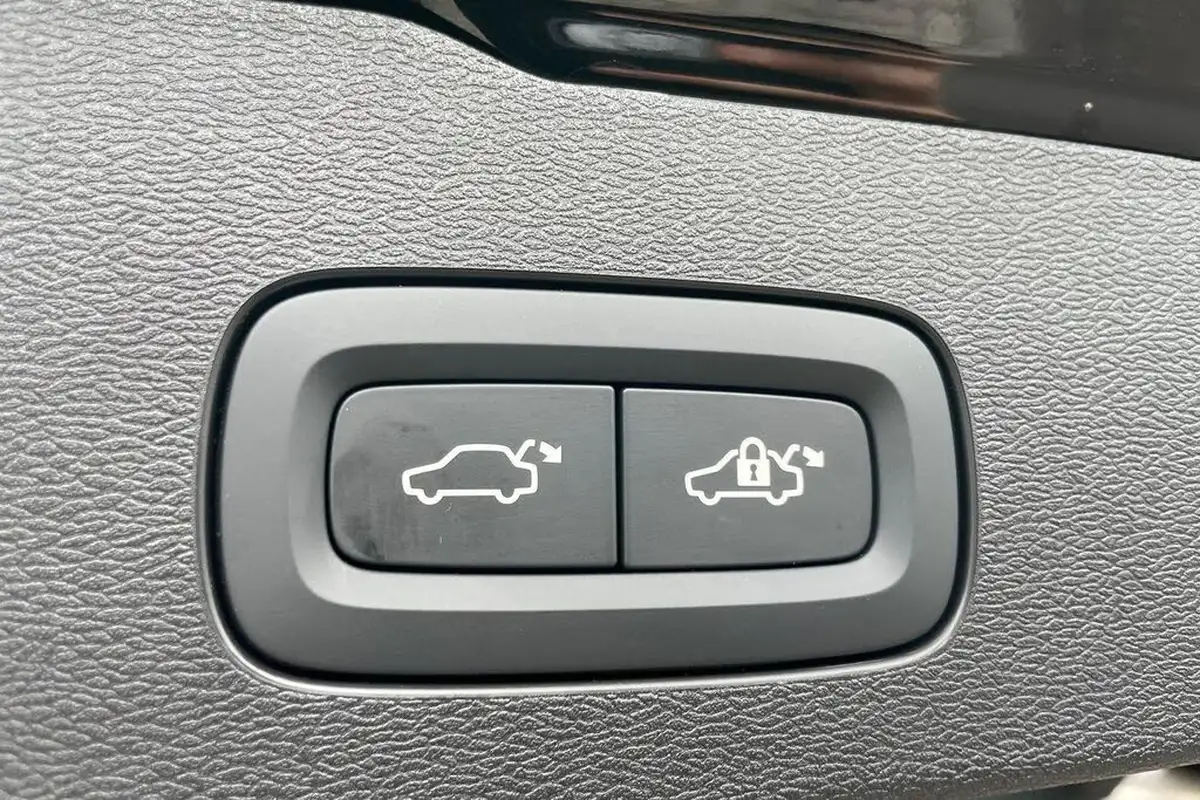 2025-volvo-v60-20-b4-plus-station-wagon-big-19