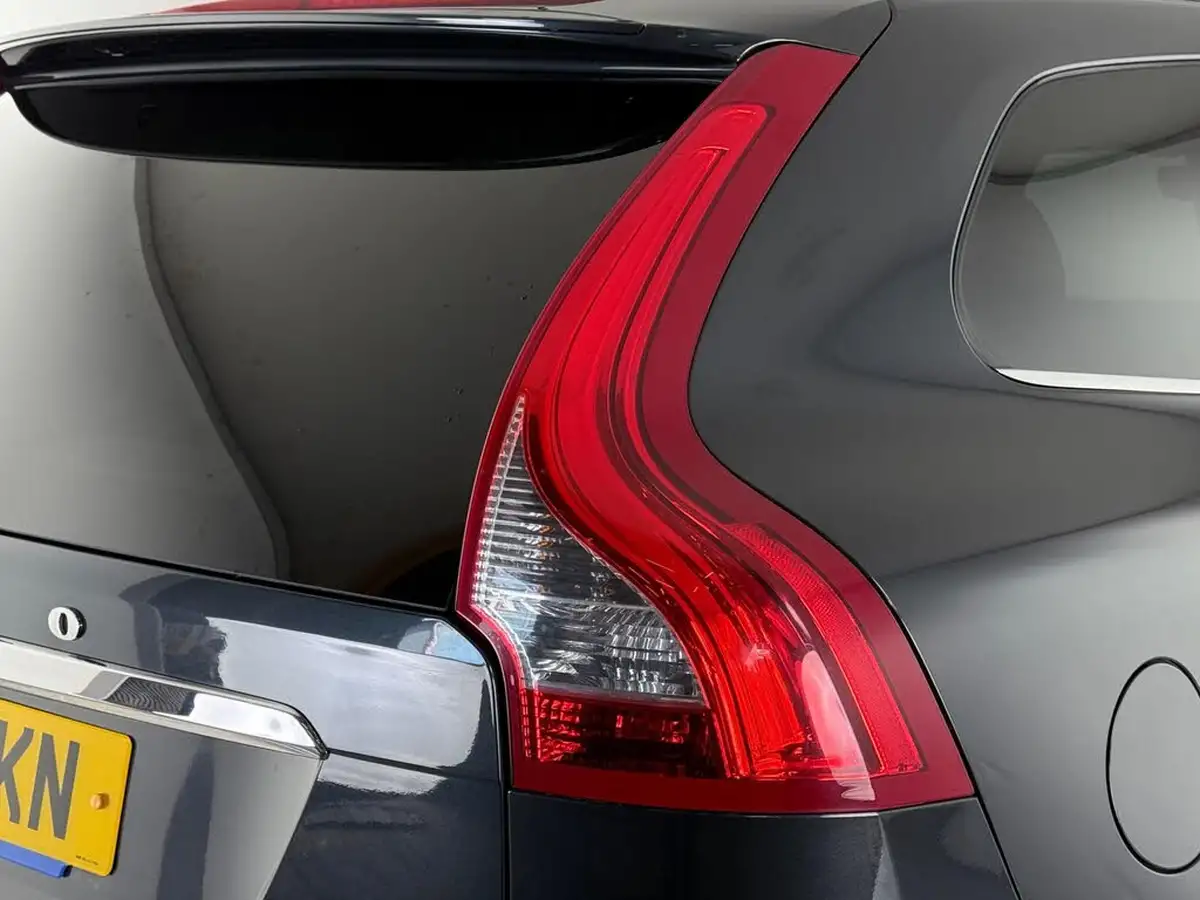 2017-volvo-xc60-24td-d5-se-lux-big-9