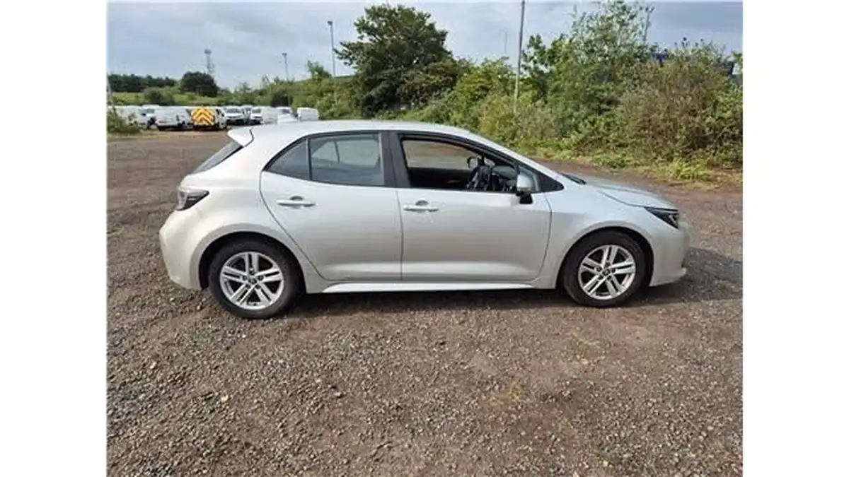 2022-toyota-corolla-18-vvt-i-icon-120bhp-trk-hatchback-5d-big-8