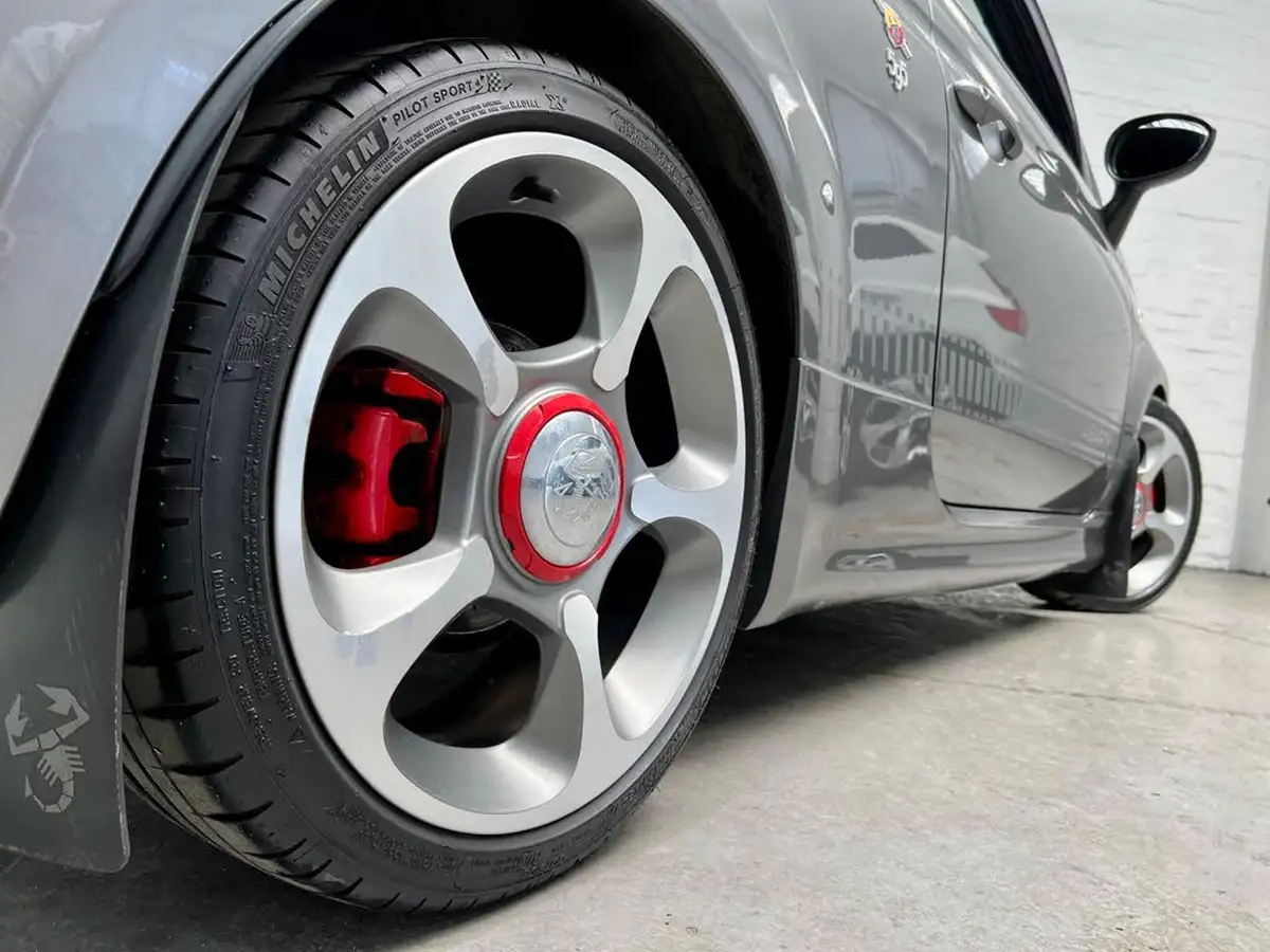 2012-abarth-595-big-36