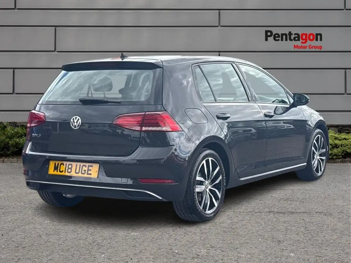 2018-volkswagen-golf-10-tsi-se-110ps-ss-hatchback-5d-big-4