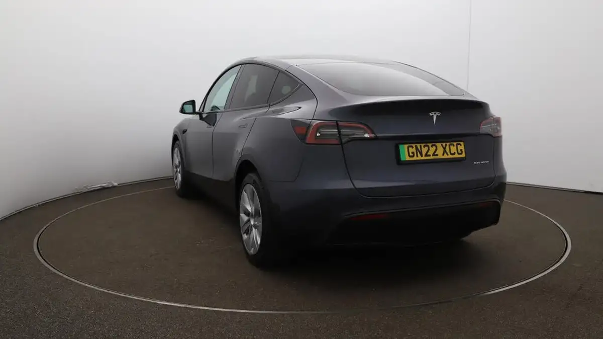 2022-tesla-model-y-e-long-range-big-61