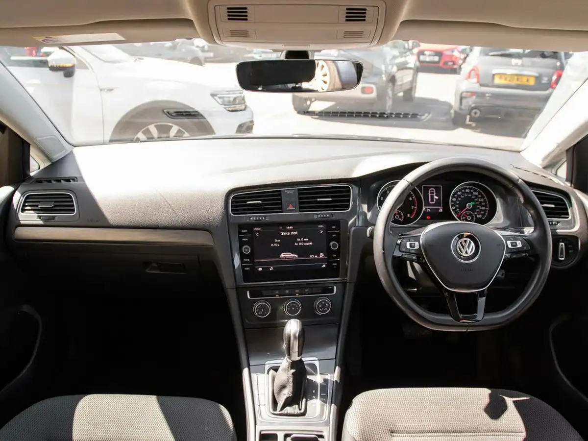 2018-volkswagen-golf-14-tsi-se-nav-estate-5d-dsg-big-2