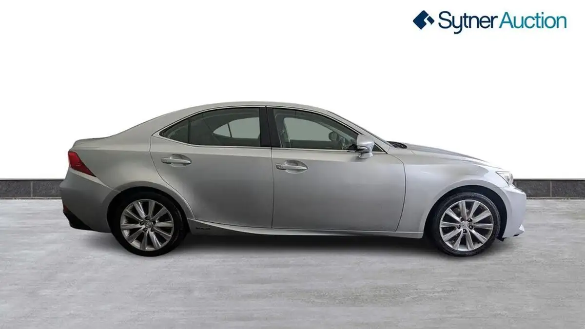 2013-lexus-is-300h-25-luxury-big-2