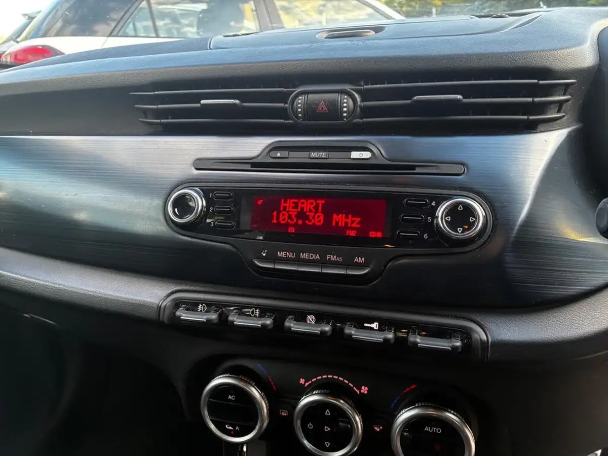 2013-alfa-romeo-giulietta-20td-veloce-140-bhp-big-23