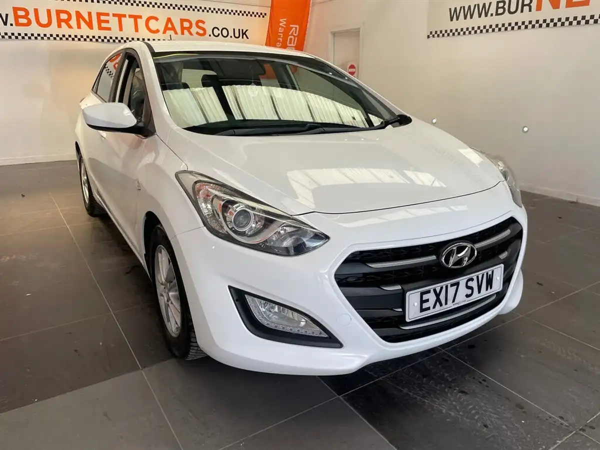 2017-hyundai-i30-16crdi-se-110ps-blue-drive-hatchback-big-2
