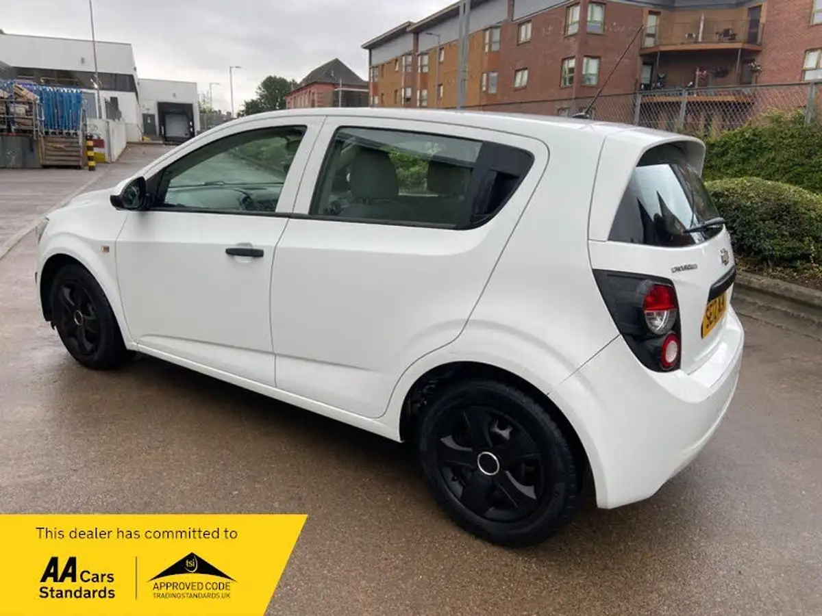 2012-chevrolet-aveo-12-ls-84bhp-1229cc-big-7