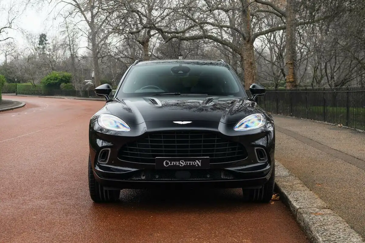 2022-aston-martin-dbx-40-v8-big-1