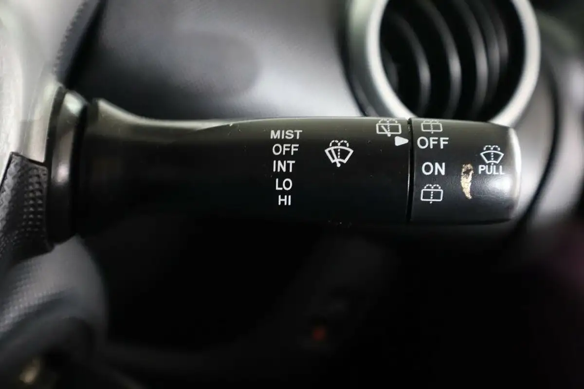 2013-peugeot-107-10-active-3d-big-17