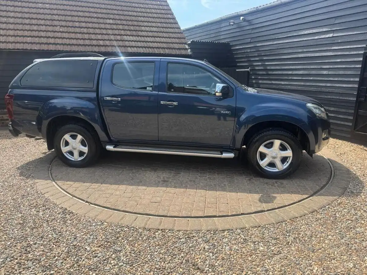 2015-isuzu-d-max-25td-yukon-double-pickup-big-27