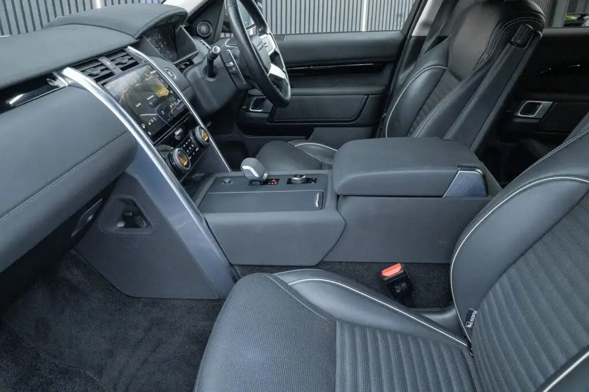 2021-land-rover-discovery-30-d300-commercial-hse-big-26