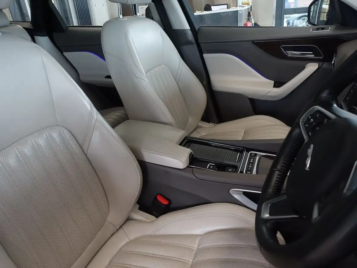2017-jaguar-f-pace-30td-portfolio-big-16