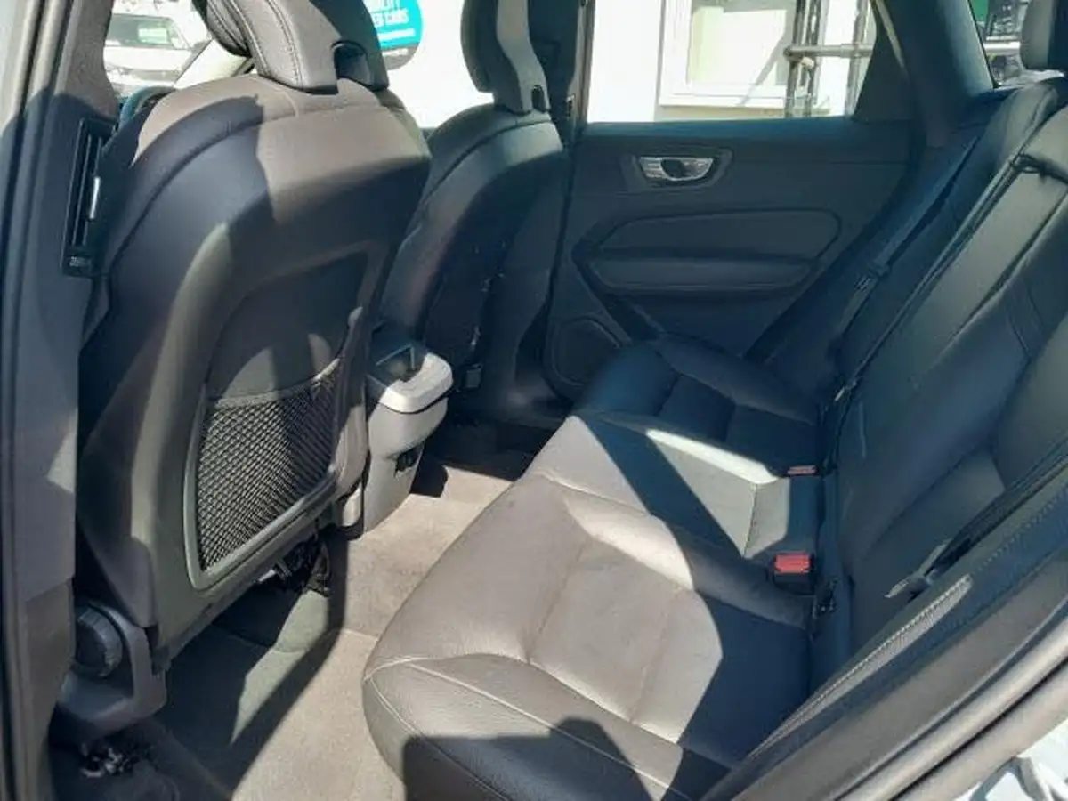 2022-volvo-xc60-20-b5-core-big-27