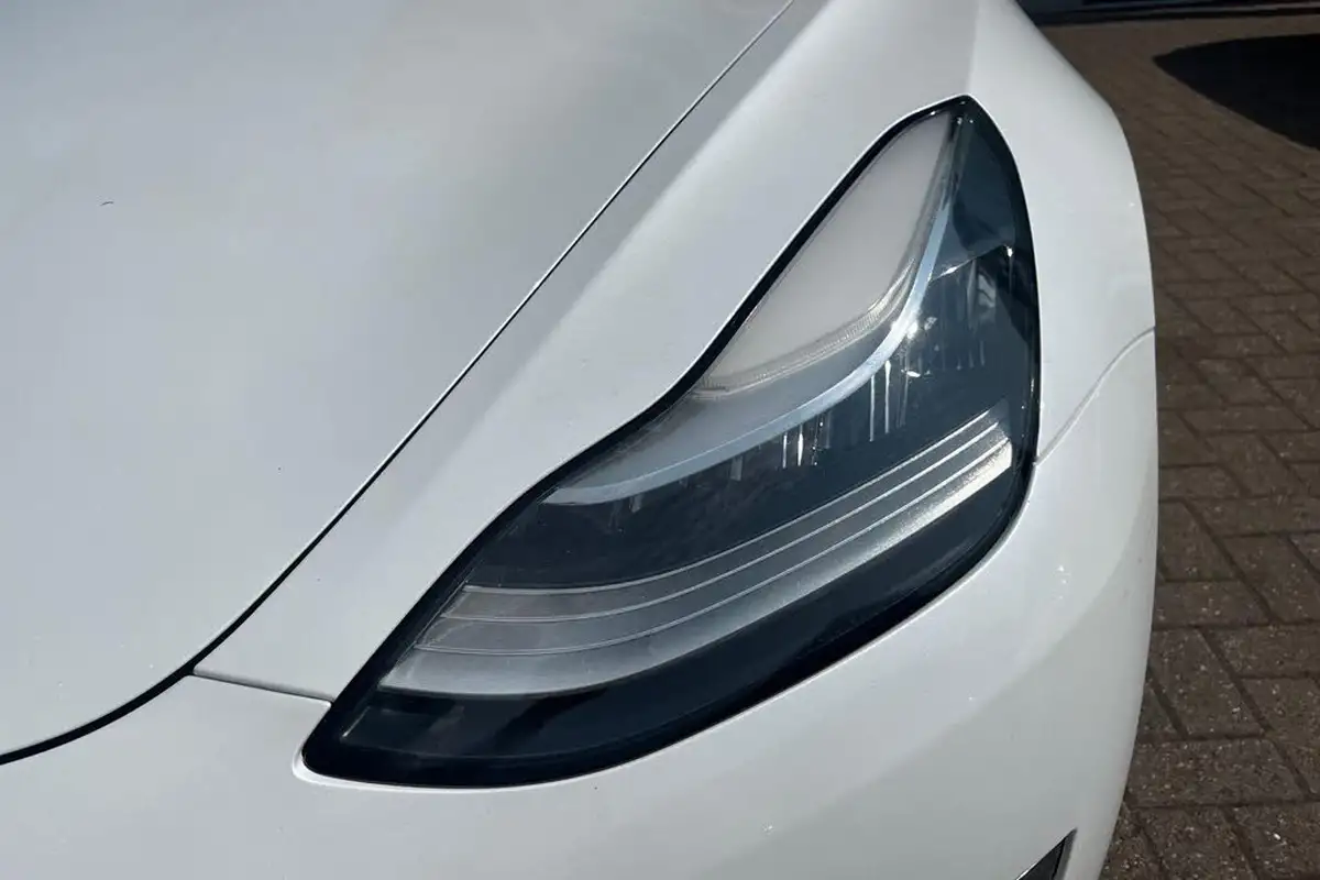 2020-tesla-model-3-e-performance-big-26