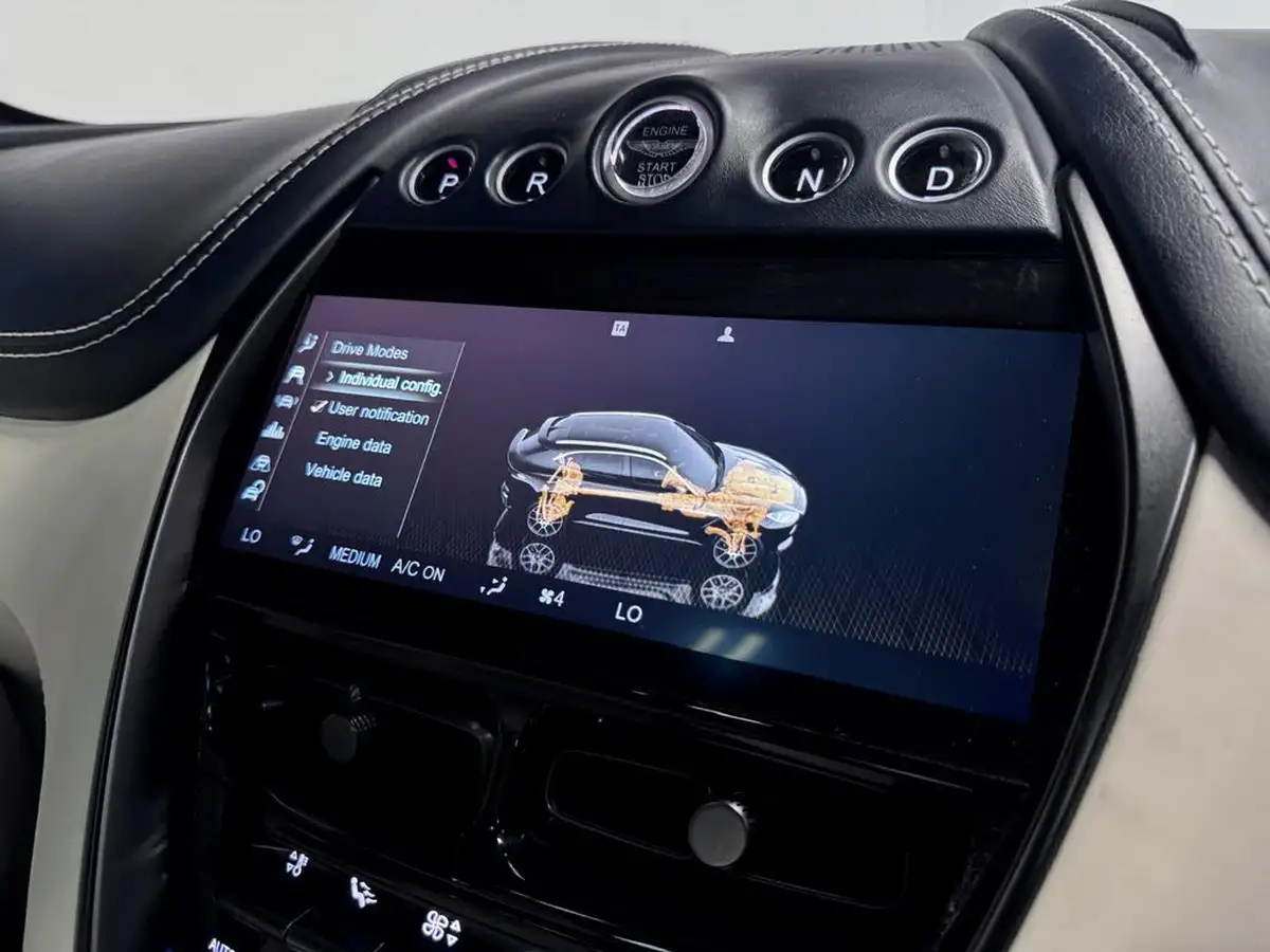 2021-aston-martin-dbx-40-v8-big-51