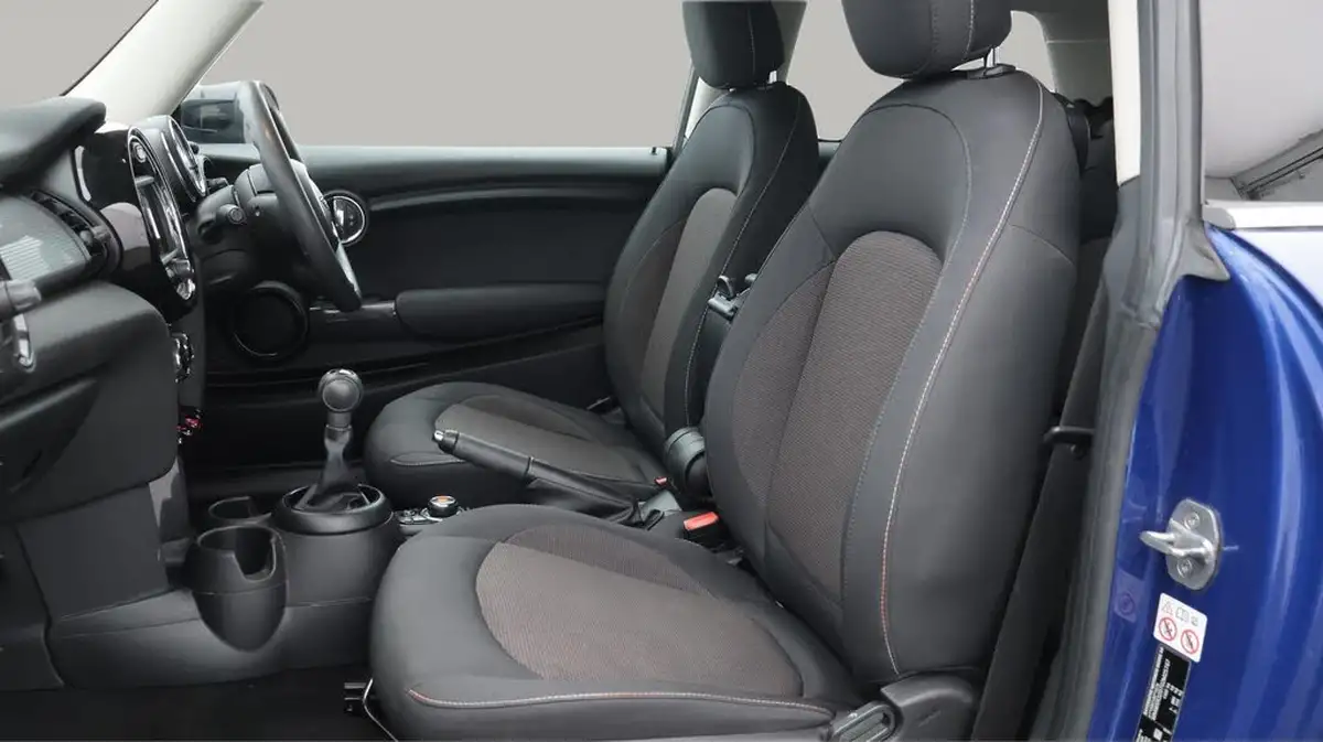 2020-mini-cooper-15-cooper-classic-nav-hatchback-3d-big-14