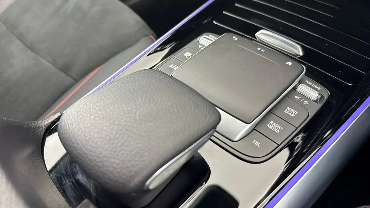 2022-mercedes-benz-eqa-e-eqa-300-amg-line-big-15