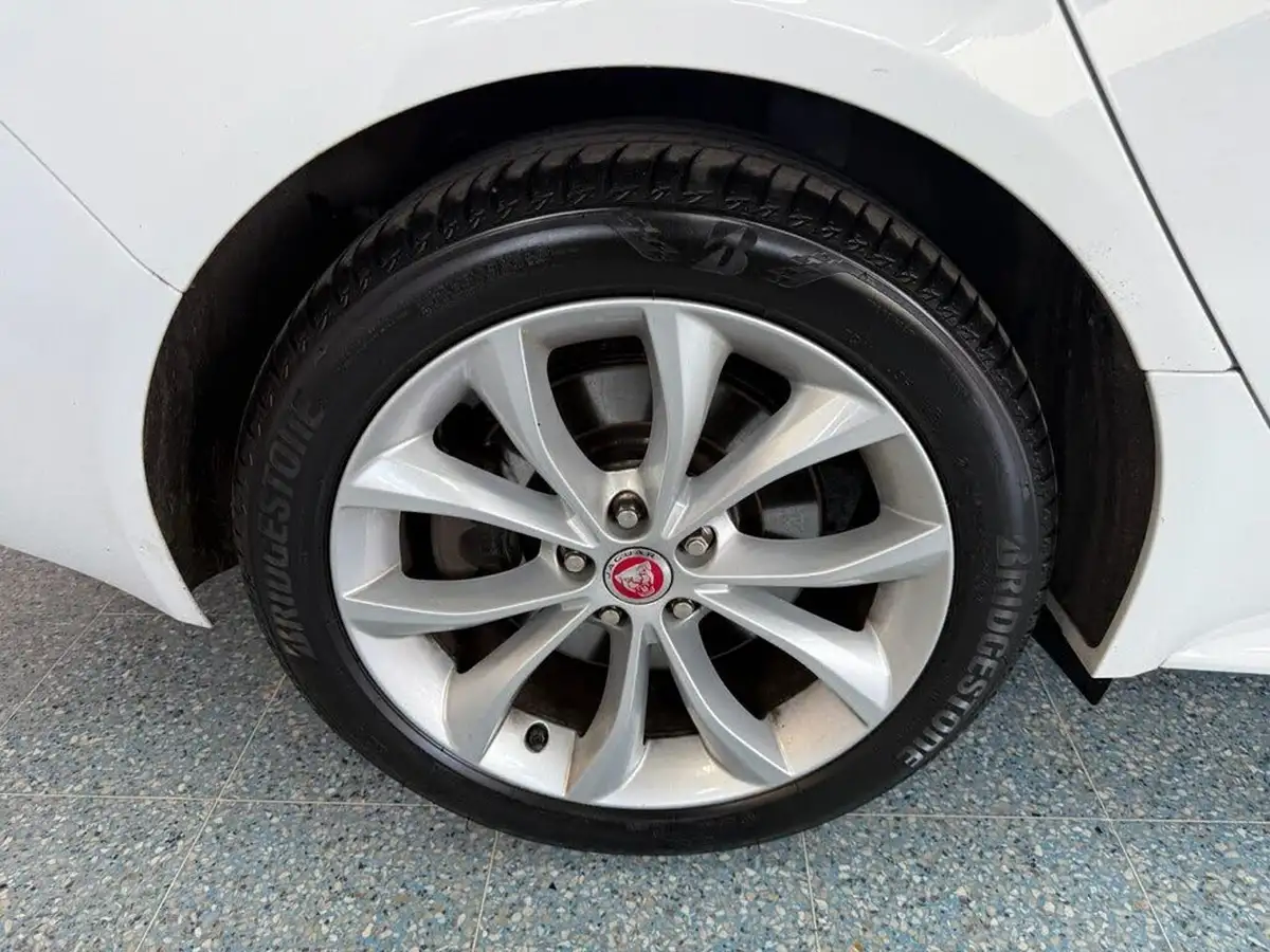 2018-jaguar-xf-20i-r-sport-200ps-saloon-4d-1999cc-big-2