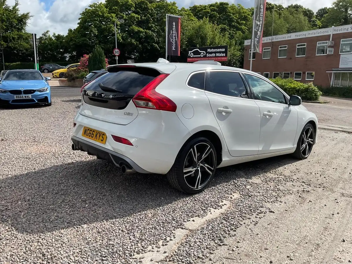 2016-volvo-v40-20td-d2-r-design-pro-big-58