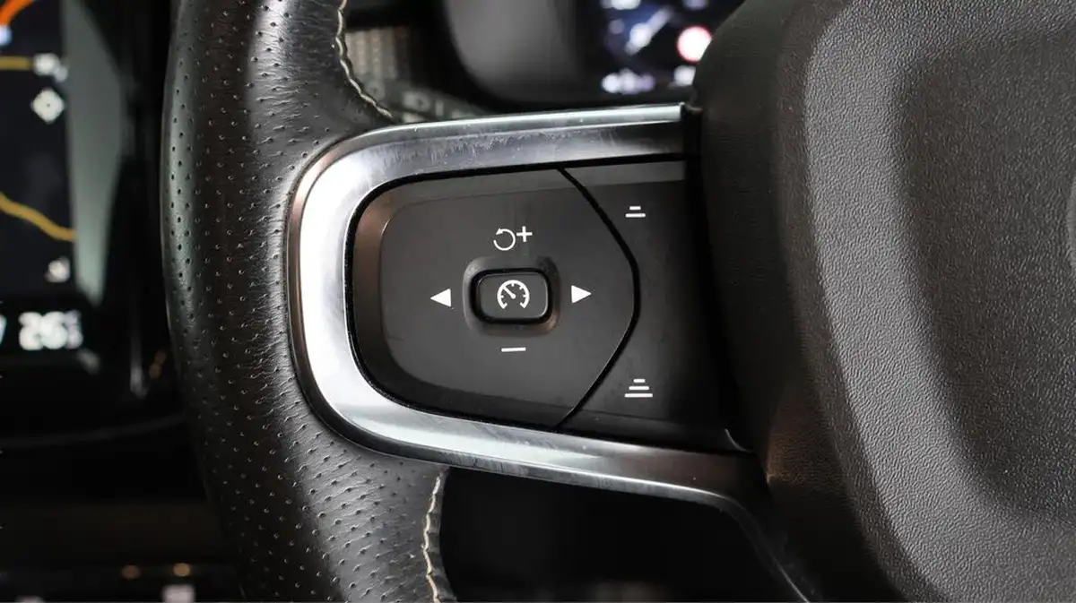 2021-volvo-xc40-15-t5-r-design-pro-262bhp-big-35