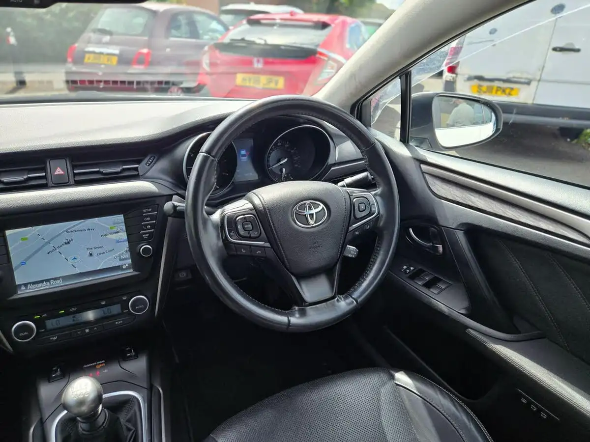 2016-toyota-avensis-20d-4d-excel-saloon-4d-big-22