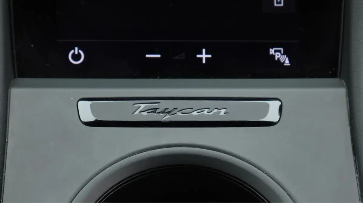 2020-porsche-taycan-e-4s-530ps-big-24