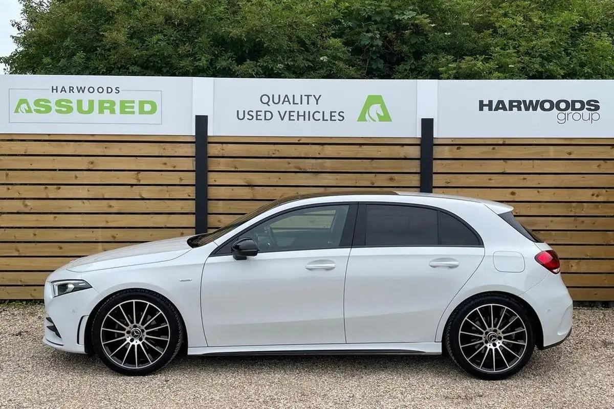 2021-mercedes-benz-a-class-13-a200-exclusive-edition-7g-dct-big-10