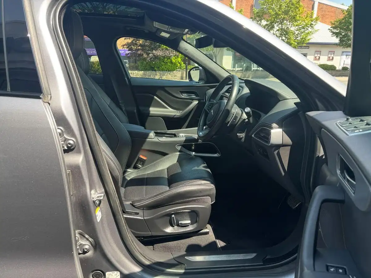 2020-jaguar-f-pace-20-i4d-chequered-flag-180ps-big-13