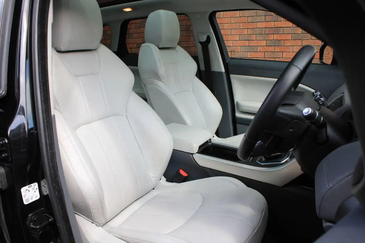 2017-land-rover-range-rover-evoque-20td4-se-tech-hatchback-5d-big-3
