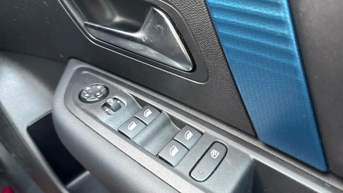 2023-citroen-c4-x-e-shine-plus-big-21