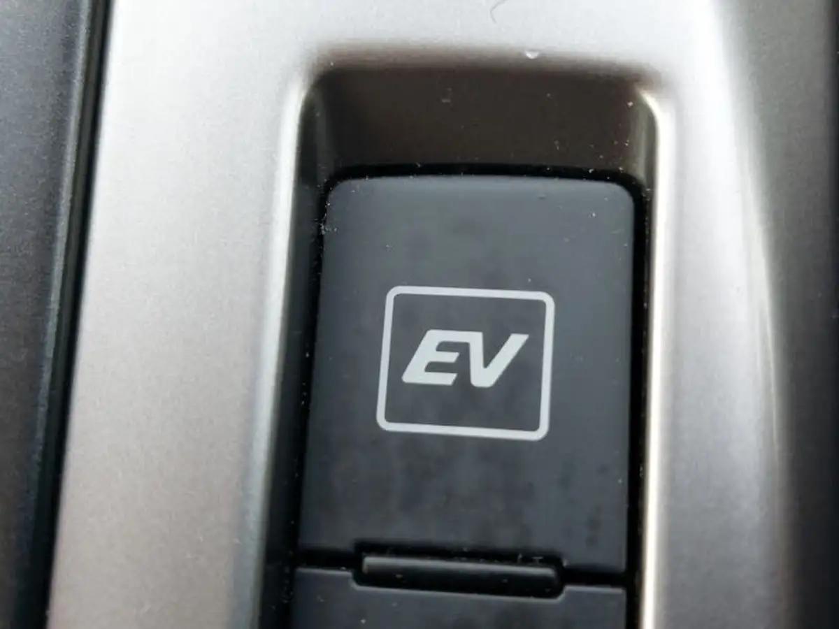 2020-toyota-prius-18-vvt-i-excel-big-11