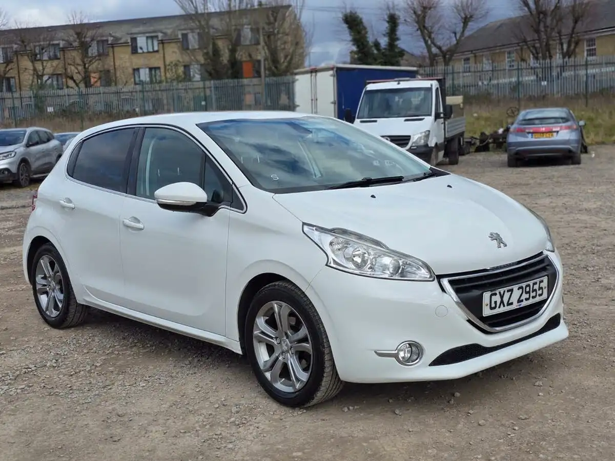 2014-peugeot-208-12-allure-ss-5d-egc-big-5