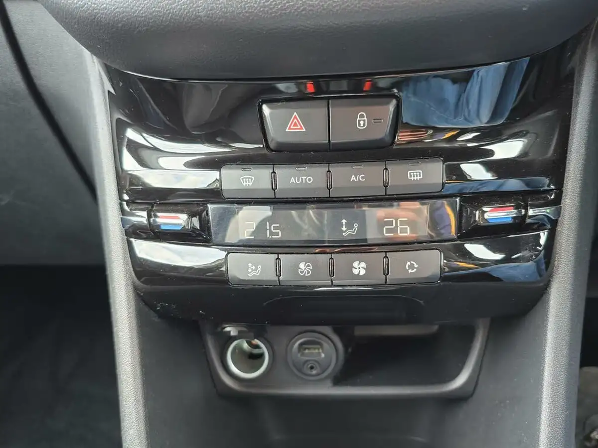 2014-peugeot-208-12-allure-ss-5d-egc-big-29