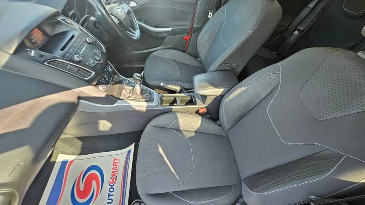 2015-ford-focus-10t-zetec-125ps-hatchback-big-39