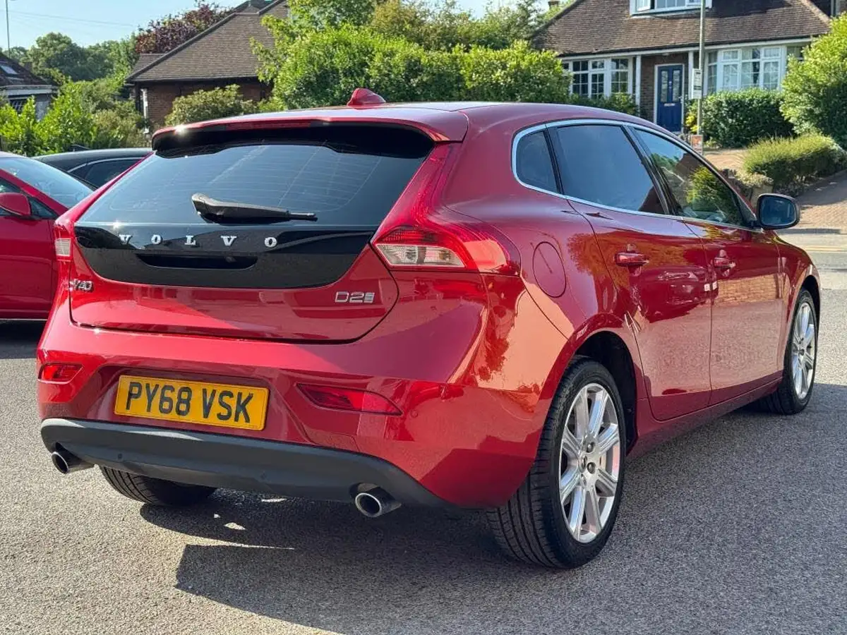 2019-volvo-v40-20td-d2-inscription-big-3
