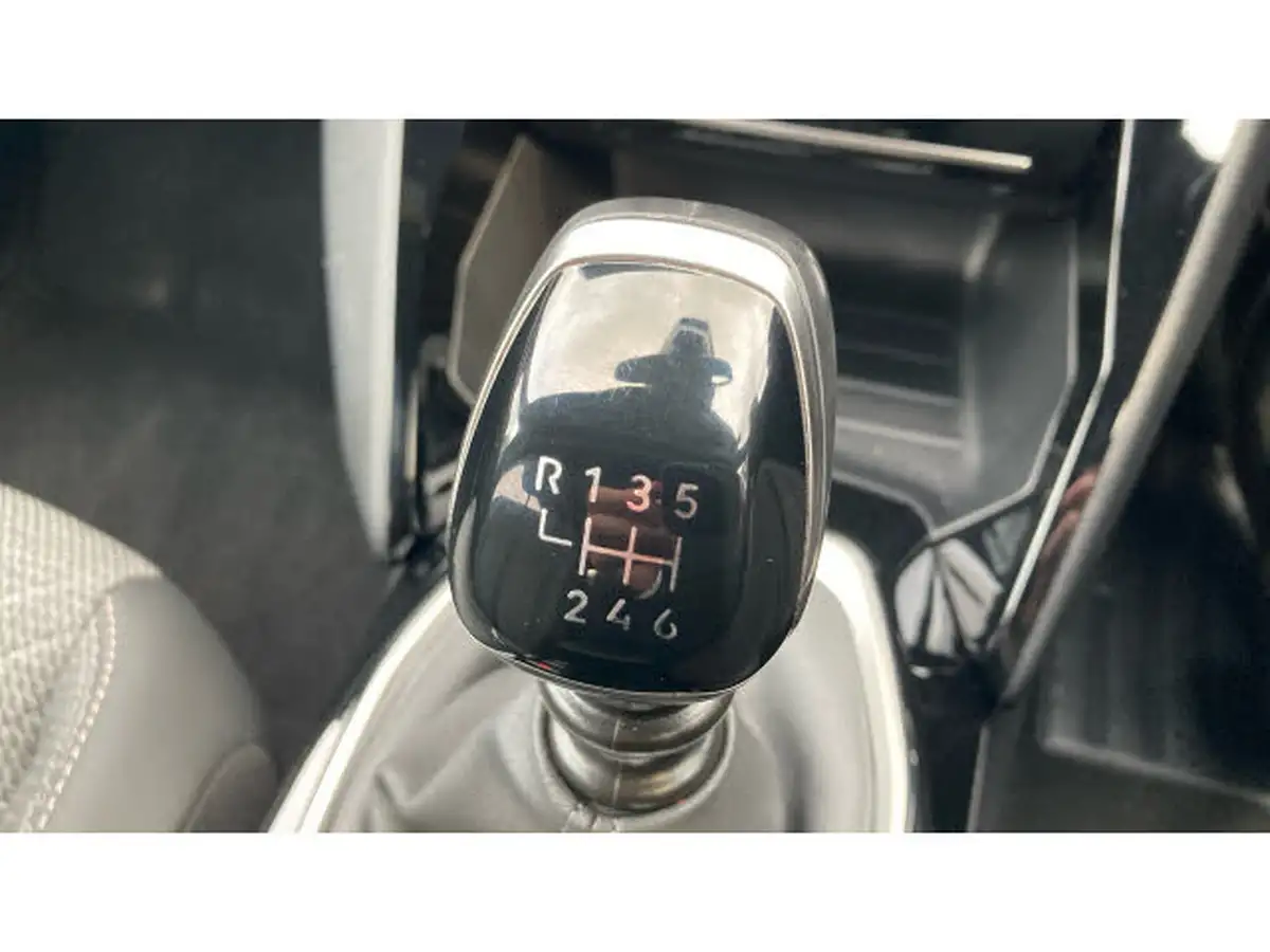 2025-peugeot-2008-suv-12-puretech-allure-130ps-big-30
