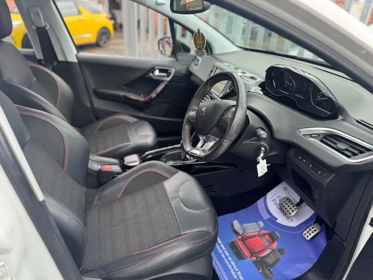 2017-peugeot-2008-suv-12-puretech-gt-line-110bhp-eat6-big-10